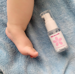 あんよで失礼します🦶😝この時期肌の乾燥がとっても気になります💦保湿剤も沢山ありますが我が家には小さい子どもたちがいるので使うものにも気を遣います😣💭そして巡り合った&hellip;のInstagram画像