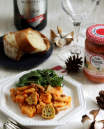 イタリア直輸入の、デラノンナ 「トマトと3種のチーズのパスタソース」と、イタリアのパスタブランド、ダラコスタの「クリスマスパスタ」をお試しさせていただきました。可愛い形にウキウ&hellip;のInstagram画像