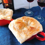 おひるごはん😋🍴💕SSK シェフズリザーブレンジでおいしい！クラムチャウダーを使って簡単ポットパイクラムチャウダーをレンジで1分温め、冷凍パイシートを乗っけて焼いただけ〜&hellip;のInstagram画像