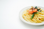 秋の味覚♡鮭ときのこの和風パスタ🍝安かった小松菜入れて色合いup🥬オリーブはコスタドーロエクストラヴァージンオリーブオイル使用♡低温圧搾法でオリーブを圧搾後フィルターにかけ&hellip;のInstagram画像