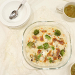 *いつぞやの夕ご飯 𐂐 ˎˊ˗*ﾟ*クリスマスにも良さげな大皿ドリア♡.&deg;温かいご飯にコンソメ, バター, にんにく少し混ぜ込んで上からクラムチャウダーをかけて ♡茹でたブロッコリーを飾&hellip;のInstagram画像