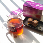 アールグレイのいい香り💞おやつはカットケーキほうじ茶。日東紅茶カフェインレスティーバッグ（アールグレイ）本来の風味をできるかぎり保ちながら化学薬品を使用しない方法でカフェイ&hellip;のInstagram画像
