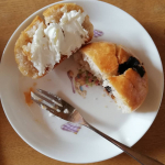 モニター♪2種類目はチョコチップ味。クリームチーズを塗って、おいしく頂きました。温めたので、チョコがとろけてチーズの酸味と絡んでおいしい。2枚目は前回の投稿。これ、メープルシロップ&hellip;のInstagram画像