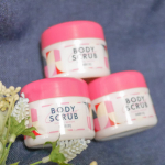 モニター当選しました🙏.マンダム　チアコボディスクラブをお試しさせていただきました〜🌟.使ってみた感じとしては、スクラブが柔らかくて削れすぎる？ことがなさそう！ツル&hellip;のInstagram画像