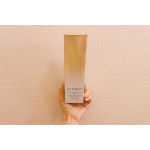 🌻.手乗り写真の代わりに&larr;この前使い切り、アテニア様から頂きました🌻.ずぼらであまり化粧しない自分にも本当にピッタリで肌も明るくなるし、モチモチする！化粧してない日も毎日使&hellip;のInstagram画像