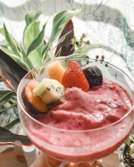 🍹﻿﻿\﻿ 𝙁𝙤𝙤𝙙 𝙡𝙤𝙨𝙨 /﻿生産者さんが愛情を込めて育たのに、歪な形やキズなどの理由で廃棄されてしまう野菜やフルーツたち&hellip;🍇🥝🍓﻿﻿本来なら高級ブランド食材として取り扱&hellip;のInstagram画像