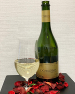もうすぐクリスマス🎄今年はおうちクリスマスを楽しまれる方も多いと思います。おすすめスパークリングワインを紹介しまーす。チリ産🇨🇱のオチャガビア　スパークリング　ブリュット&hellip;のInstagram画像