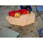 キャンプの時に大きいローテーブルがひとつあると重宝します。私が持っているオウルテックのテーブルは4人ぐらいまでは広々と楽しめます。#オウルテック #owltech #ウッドロールトップ&hellip;のInstagram画像