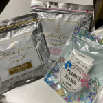 ..完全無添加冷凍クレンジングバームクリーム洗顔パック..クール便で届く化粧品😆.たっぷり1ヶ月分♪..すごく、しっとりなんですが、べたべた感も&hellip;のInstagram画像