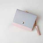 **コンパクトなお財布👛私は自分の財布と家計の財布でお財布2個持ちなのですが(同時にふたつは持たないけど)、家計財布がボロボロで、こちらに変えました☺️三つ折り財布、コンパクトですごく良い&hellip;のInstagram画像