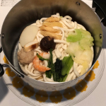 【お水がいらない 鍋焼うどん】🐾4食セット ￥1,320💴#キンレイのある食卓 #キンレイ #なべやき屋キンレイ #冷凍食品 #鍋焼うどん #こたつのある生活 #家族 #冬の定番 #あったかい&hellip;のInstagram画像