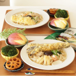 \リピ買いしたい★キンレイ鍋焼きうどん/*❁︎昼ごはん・鍋焼きうどん天ぷらのせ・ヤンニョム蓮根・ブロッコリーサラダ・りんご*********&hellip;のInstagram画像