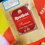 株式会社TIGERさんの オーガニック・プレミアム・ルイボスティー。ルイボスティー自体苦手意識があったけれど、オーガニックとのことで気になりお試ししてみました！茶葉の段階でとってもいい香り&hellip;煮出し&hellip;のInstagram画像