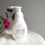 *🧼*@leivy_japan の泡フォームハンドソープ &hearts;｡･ﾟ スウィートラベンダーバニラ の香り 𓆸レイヴィーさんの商品はまずデザインが好き♡このまま置いておくだけで&hellip;のInstagram画像