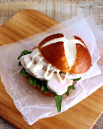 @lohaco.jp ロハコさんの、卵のコク味わう カロリーハーフのマヨネーズをお試しさせていただきました😊キャノーラ油100%使用。油脂の量は通常の半分。カロリーを半分におさてい&hellip;のInstagram画像