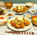 こんばんは😊✨🌷チューリップ唐揚げ🌷豆腐とあおさのお味噌汁🌷納豆梅紫蘇🌷自家製生姜の甘酢漬け🌷梅干しごはん今日は初めて手羽元をチューリップ🌷にして唐揚げにしてみまし&hellip;のInstagram画像
