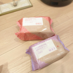 さすがLOHACOさん💕パッケージがシンプルで可愛い☺️✨こちらはフローリングシート ウェット＆ドライ ❤️💜我が家お掃除ロボットもいて便利なのですが&hellip;使う際は&hellip;のInstagram画像