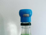 ワンプッシュで簡単に開けれるから便利！開ける時も勢いよくてスムーズで使いやすいです🙆&zwj;♀️最後まで飲めるようにシリコンチューブも長めでありがたい✨#小森樹脂 #便利グッズ #ペットボトルス&hellip;のInstagram画像