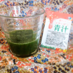 美チョコラ コラーゲン青汁を飲んで、半月ほど経ちました。本当に飲みやすいので、毎日ちゃんと続いています😊毎年この時期は、少し喉が痛くなったり、肌が粉ふいたりしますが、今年はどちらもナシ。&hellip;のInstagram画像