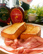 週末は幸せな朝ごはん🥞❤️フレンチトーストに、肉厚ベーコンを添えて、メープルシロップたーーっぷりかけちゃう❣️お肉とメープルシロップって相性抜群なのよねん♪..今回の主役は、&hellip;のInstagram画像