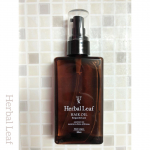 ウツクシア『Herbal Leaf  HAIROIL』この秋新発売のヘアオイルをお試ししました🌟洗髪、タオルドライ後にまず2プッシュ。中心から毛先になじませて更に1プッシュ。毛先に&hellip;のInstagram画像