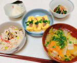 ....𝓭𝓲𝓷𝓷𝓮𝓻♡ #混ぜごはん(カニカマ、小松菜、塩こぶ)#だし巻き玉子#具沢山味噌汁#小松菜の煮浸し#千枚漬けニッコーフーズの天然だし使&hellip;のInstagram画像