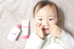 子どもの乾燥に♡アトピタのローションとクリーム、お試し🌱ローションは全体で、クリームを特に乾燥したり荒れたりするところに重ねてつけるのがおすすめらしい♡ローションはサラっとしていてとっても&hellip;のInstagram画像