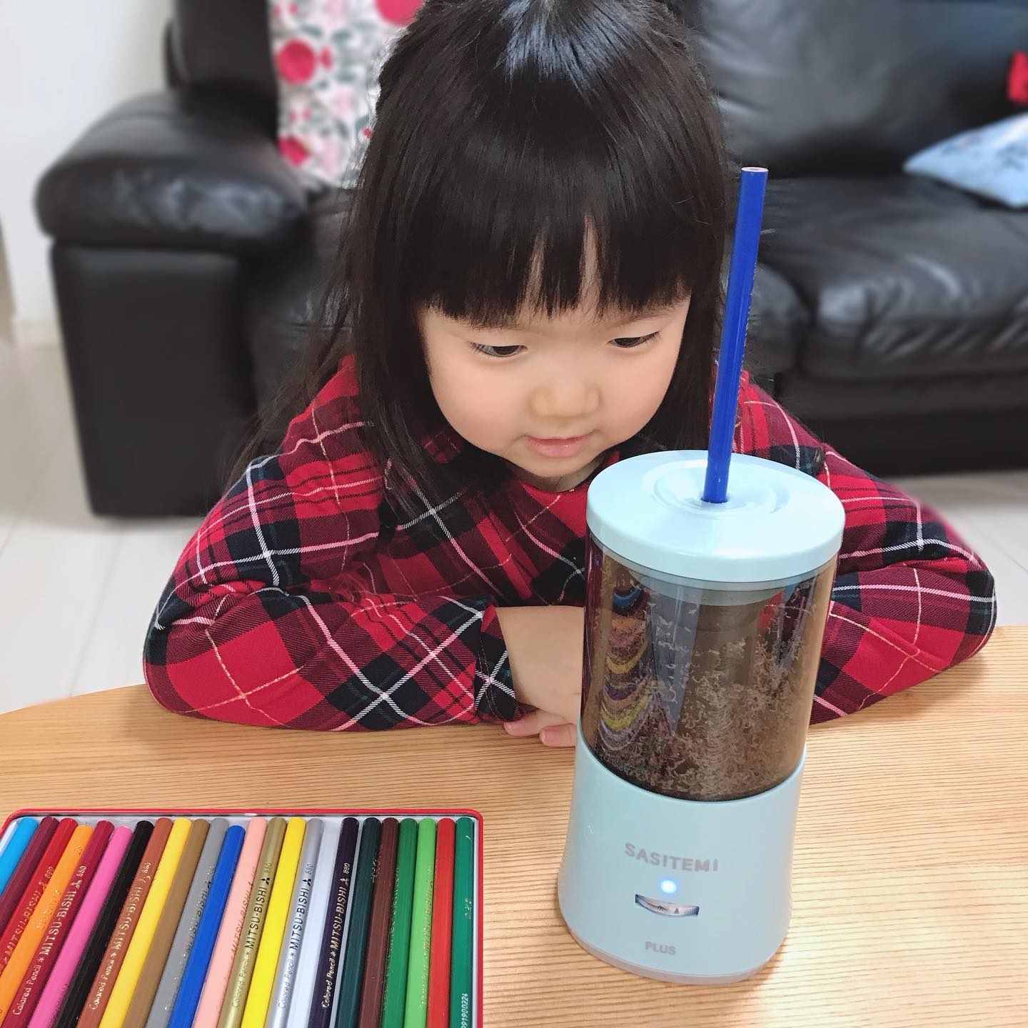 口コミ投稿：𓂃#pencilsharpener𓂃電動鉛筆削り「サシテミ」✏︎✏️を差しこむだけで6秒で、自動で引き…