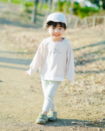 クリスマス当日めちゃくちゃ良い子だった兄ちゃんです&larr;公園で遊んでる時にポーズとってなんて100%してくれなかったのにちゃんとやればすぐ終わるのがわかったのかめっちゃくちゃ早かっ&hellip;のInstagram画像