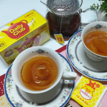 ひと仕事終えてのティータイム☕日東紅茶デイリークラブの紅茶に、りんごで作ったバラの花びらを浮かべて、アップルティーに💕ストレートも香り良くて美味しいけど、しっかりめに抽出されるので、ミ&hellip;のInstagram画像