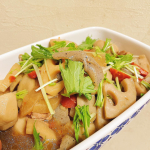 今年は喪中でお正月準備らしい物もお節料理もしないけど筑前煮だけは最後に作った広島のかき醤油アサムラサキお鍋にも煮物にもコクがあって最高#筑前煮#節約生活 #おうちごはん #&hellip;のInstagram画像