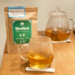 寒いから温かい生葉ルイボスティーでお茶タイム🫖＊晩ご飯の洗い物終わってほっこり休憩に😌美味しい♡あぁー洗濯がまだ残ってる&hellip;けど休憩します！＊普通のルイボスティーよりさっ&hellip;のInstagram画像
