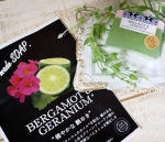 #ペリカン石鹸 さんの#マルシェボン からお洒落な石鹸です☺️😍ベルガモットとゼラニウムの香りでビジュアル的にもツボ😍他のデザインのも色々あるんだけどスィーツみたいで❗️集めたくなる可&hellip;のInstagram画像