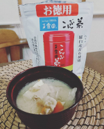 #玉露園 様のこんぶ茶もう102年の歴史のある食卓のおともみたいな存在です。美味しい豚肉をいただいたので豚汁にしました。ミネラルもカルシウムもとれるからお出汁にこんぶ茶をプラス。味に旨味が&hellip;のInstagram画像