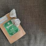 今日のお茶。といっても、おうちのジャグにはいつもルイボス。この生葉はたまにいただくけど少しライトなルイボスティーって言ったらいいのかな。スッキリしてるの♡と&hellip;のInstagram画像