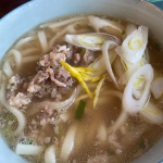 しかし寒い〜⛄️こんな日は、テレワークでの引き篭もりがしあわせです。今日のテレワークランチは肉うどん。冷凍のおうどんって、コシがあって好きです。トッピングはおねぎ&柚子。あったまりまし&hellip;のInstagram画像