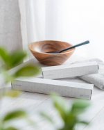 〓@lohaco.jp LOHACO限定【サランラップ 暮らしになじむデザイン】を使わせていただいてます🌱.名前のとおりおしゃれでシンプルなサランラップ💡そのままキッチンに置いても&hellip;のInstagram画像