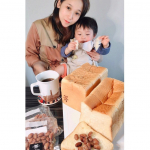 My son likes bread🍞⭐️He seems to enjoy eating himself🥯🥖I ate it with boiled beans🥪✨@shokupan_s&hellip;のInstagram画像