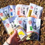 今日も公園で🍶.　笑おつまみどれにしよっかなー🎵..「おいしい減塩」おつまみシリーズ　全14種類#合食..美味しさと減塩を両立するオツマミ。オツマミって意外と塩&hellip;のInstagram画像