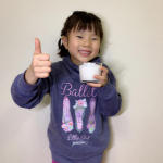 今日は次女のお誕生日🎂﻿﻿6歳になりました〜🎊👏﻿﻿お誕生日に一緒に作ろぉと﻿お取り寄せしていた﻿﻿完全無添加で﻿素材本来の味がぎゅっと凝縮した﻿﻿濃厚スムージ&hellip;のInstagram画像