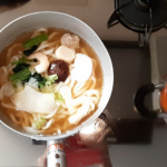 キンレイ『鍋焼きうどん🍜✨🍴』のモニターをさせていただきました😊&hearts;️*開けてびっくり😁‼️つゆ・麺・具の３層になっていて、このままお鍋で温めること約７分🌟ぐつぐついいにおい😘煮てる最中から&hellip;のInstagram画像