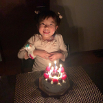 16日がお誕生日の次女🎉﻿遅ればせながら本日次女のリクエスト﻿﻿クリスマスにも作った﻿POIRE(ポアール) @poire.jp の﻿﻿手作りケーキキット﻿「OUCHI d&hellip;のInstagram画像