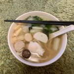 鍋焼きうどん なべやき屋キンレイ お水がいらない！そのまま温めるだけで 美味しく頂けます✨ お正月のお餅をちょい足しして頂きました✨ 関西風の美味しいおだしの優しい味わいで 子ども達も大好きです💖 &hellip;のInstagram画像