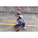 ・﻿・﻿１つ前のpostに載せたヘルメット＆三輪車の動画👦🏻👧🏻﻿﻿いろちゃんは上手に三輪車こげるけど、﻿しゅーすけは全然こげない🙈笑﻿﻿ちょいちょい小競り合いしてお互い頭&hellip;のInstagram画像