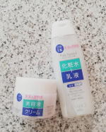 ピュア ナチュラル エッセンスローション UVとクリームエッセンス モイストを使ってみました😄*エッセンスローションＵＶは「化粧水」と「乳液」がこれ1本なので便利だし、UVケアもできちゃうみた&hellip;のInstagram画像