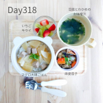 **今朝はマグロ大根🐟️ぶり大根作ろうと思ったけどぶりがなくて、おいしそうなまぐろが売っていたので代用しました。お味噌汁いれてるカップ、2枚目以降に詳しく載せたのだけど、蓋つき、レンジ食洗&hellip;のInstagram画像