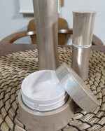 u0040nst.skincare 様の #エニスト #スキンケア シリーズ を１ヶ月使わせていただいてます。#ザベースローション はほぐす化粧水角質を整え肌を柔らかくしてくれます。VOCE月&hellip;のInstagram画像