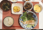 今日の献立♪チキンステーキをメインにいろいろ！フリーズドライの茶碗蒸しを作ってみました😉出汁が濃厚で、具材もしっかりしていて特に三つ葉の風味が最高〜でした😋#ふわとろ茶碗蒸し #茶碗蒸し &hellip;のInstagram画像