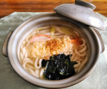 なべやき屋キンレイさんのお水がいらないシリーズ「海老天うどん」頂きました。年越しは、海老天蕎麦が定番の我が家。でも祖母はお蕎麦が食べられないので、祖母の分は毎年うどんで作ります。出汁も&hellip;のInstagram画像