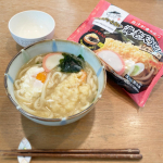 今日のお昼ご飯は簡単に海老天うどんでした🍤実家で一人用の土鍋に作ってくれた海老天うどん思い出すわー😌卵も入ってるやつ！なので卵も入れました✨冷凍のうどんやけど海老の身もちゃんとありました！美&hellip;のInstagram画像